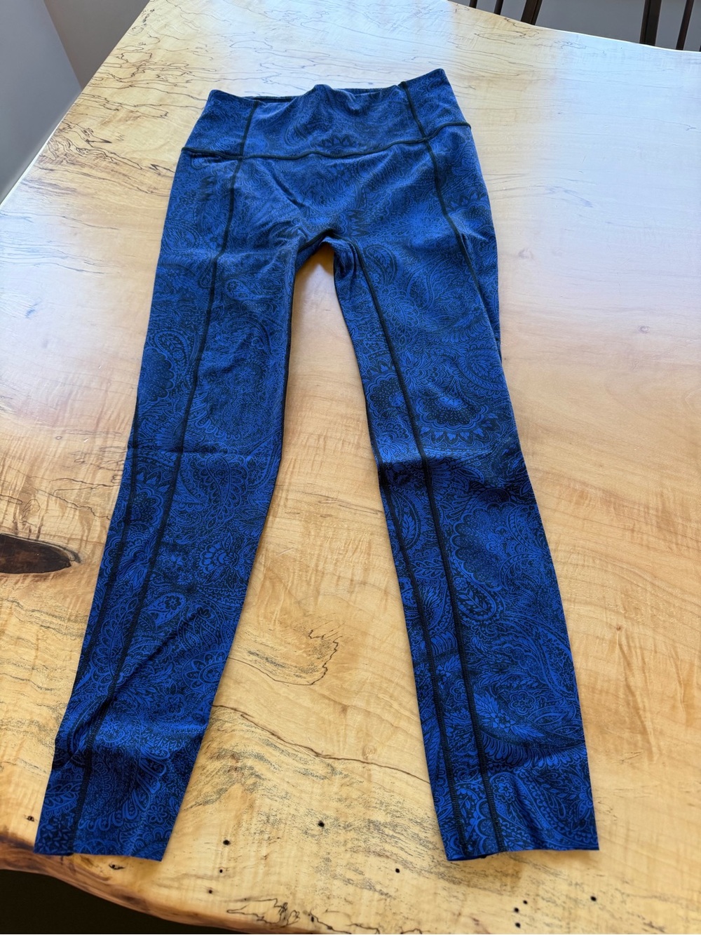 Lululemon Fast and Free 7/8 legging - blue paisley pattern